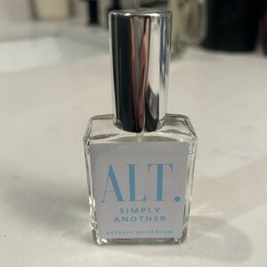 ALT. Simply Another Extrait de Parfum - Light Blue Label